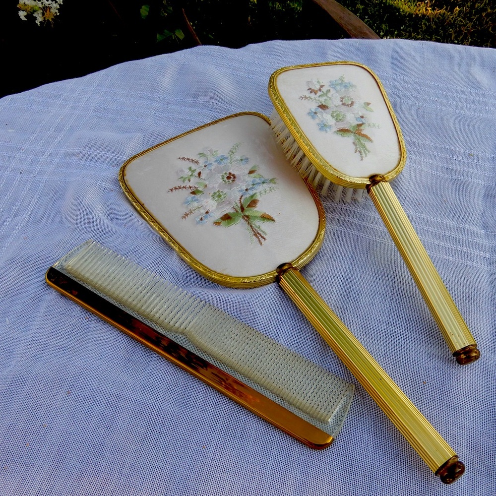 VTG Ivory Garden Hair Brush Set